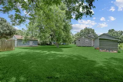 215 E Dahlgren Avenue, Wharton, TX 77488 - Photo 19