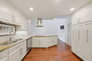 2220 Bering Dr, Houston, TX 77057 - Photo 9