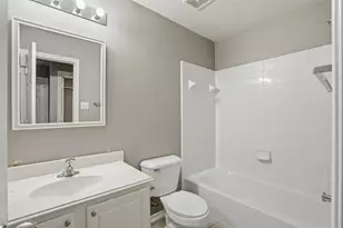 13084 Peppergate Ln, Houston, TX 77044 - Photo 9