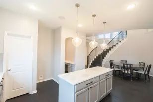 303 Vineyard Ct, Alvin, TX 77511 - Photo 11