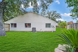 2303 Willow Lake Dr, Houston, TX 77077 - Photo 19