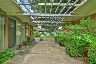 8222 Leader St, Houston, TX 77036 - Photo 39