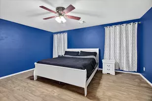 924 Chad Ln, Baytown, TX 77521 - Photo 9