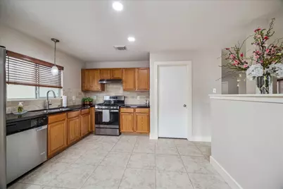 26872 Kings Park Hollow Drive, Kingwood, TX 77339 - Photo 9