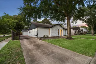 6226 Bankside Dr, Houston, TX 77096 - Photo 29