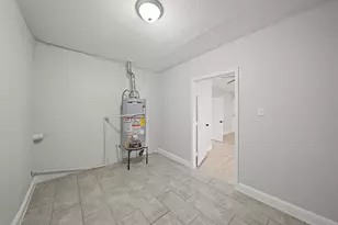 6718 Crestridge St, Houston, TX 77033 - Photo 15