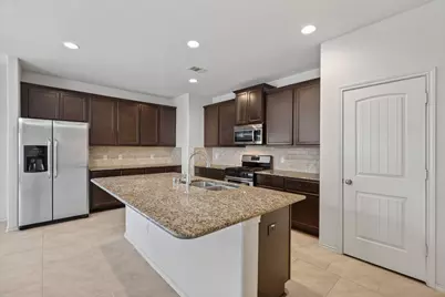 138 Meadow Grove Drive, Conroe, TX 77384 - Photo 5