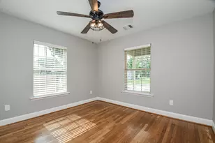 311 E 35th St, Houston, TX 77018 - Photo 9