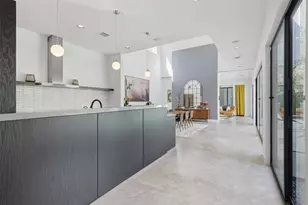 2412 Helena St, Houston, TX 77006 - Photo 9