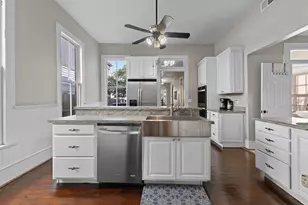 1911 Sealy St, Galveston, TX 77550 - Photo 11
