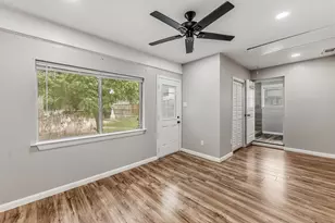 1409 20th St, Huntsville, TX 77340 - Photo 9