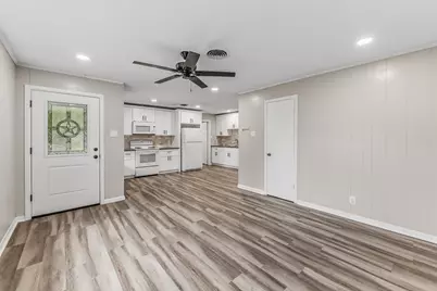 1409 20th Street, Huntsville, TX 77340 - Photo 5