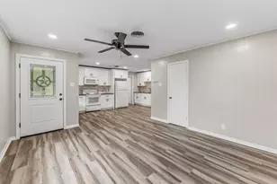 1409 20th St, Huntsville, TX 77340 - Photo 5