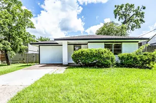 1409 20th St, Huntsville, TX 77340 - Photo 1