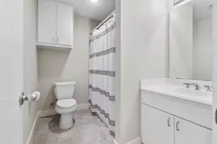 8715 Meadowcroft Dr, Houston, TX 77063 - Photo 9
