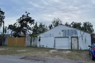 611 Northwood Dr, Conroe, TX 77303 - Photo 1