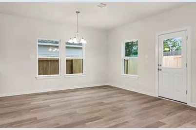 2421 Cindy Ct, Conroe, TX 77304 - Photo 9