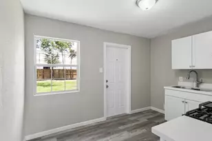 8539 Berndale St, Houston, TX 77029 - Photo 9