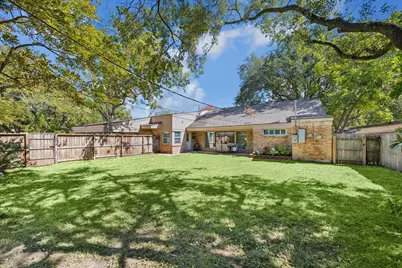 10902 Mullins Drive, Houston, TX 77096 - Photo 19