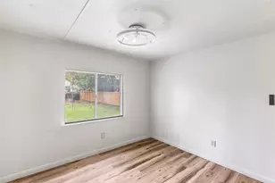 204 1/2 Kerry Rd, Highlands, TX 77562 - Photo 19