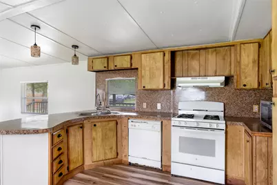 204 1/2 Kerry Road, Highlands, TX 77562 - Photo 11
