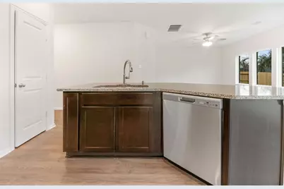 411 Magnolia Street, Richwood, TX 77531 - Photo 7