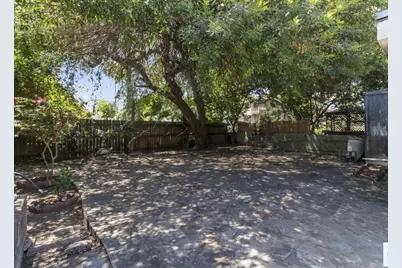 2320 Avenue O 1/2, Galveston, TX 77550 - Photo 11