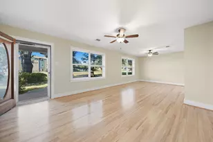 1452 S Circle, Sealy, TX 77474 - Photo 5
