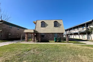 1042 W Village Ct, Pasadena, TX 77506 - Photo 3