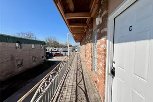 1042 W Village Ct, Pasadena, TX 77506 - Photo 5