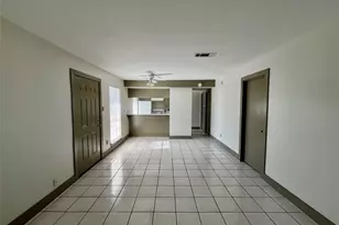 1042 W Village Ct, Pasadena, TX 77506 - Photo 9