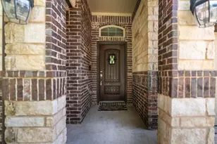 8992 S Comanche Cir, Willis, TX 77378 - Photo 3