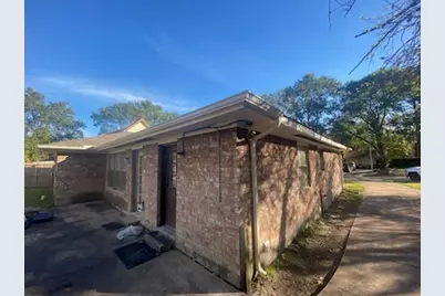 4306 Saratoga Drive, Houston, TX 77088 - Photo 9
