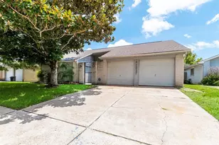 2527 Colonial Ridge Dr, Friendswood, TX 77546 - Photo 1