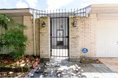 2527 Colonial Ridge Drive, Friendswood, TX 77546 - Photo 3