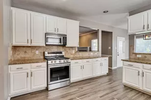 13611 Country Green Ct, Houston, TX 77059 - Photo 11