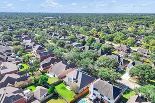 13611 Country Green Ct, Houston, TX 77059 - Photo 37