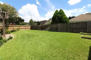 13611 Country Green Ct, Houston, TX 77059 - Photo 31