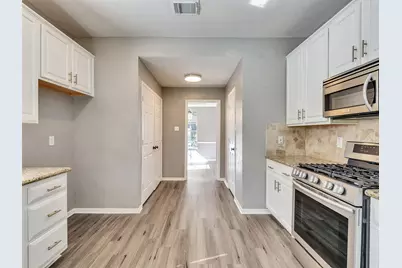 13611 Country Green Court, Houston, TX 77059 - Photo 15