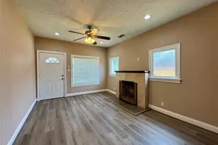 1105 Melbourne St, Houston, TX 77022 - Photo 5