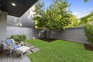 205 Portland St, Houston, TX 77006 - Photo 9