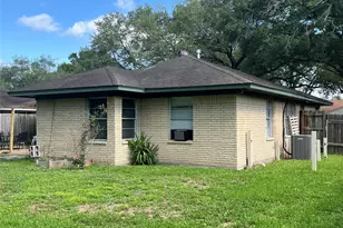 909 Peach St, El Campo, TX 77437 - Photo 25