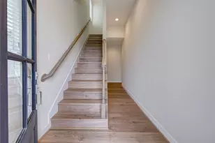 730 Carriage Knls Dr, Houston, TX 77008 - Photo 3
