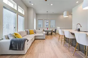 730 Carriage Knls Dr, Houston, TX 77008 - Photo 1