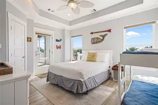 909 Helen Blvd, Crystal Beach, TX 77650 - Photo 7