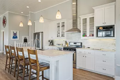 909 Helen Blvd, Crystal Beach, TX 77650 - Photo 5