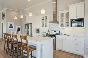 909 Helen Blvd, Crystal Beach, TX 77650 - Photo 5