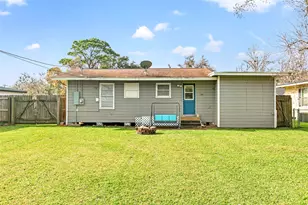 223 Jasmine St, Lake Jackson, TX 77566 - Photo 19