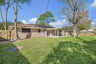 1703 Raintree St, Baytown, TX 77520 - Photo 17