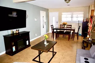 5715 Hirondel St, Houston, TX 77033 - Photo 11